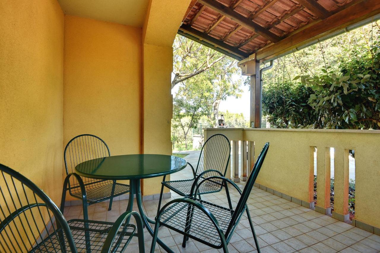 Apartments Universe Pula Exterior photo