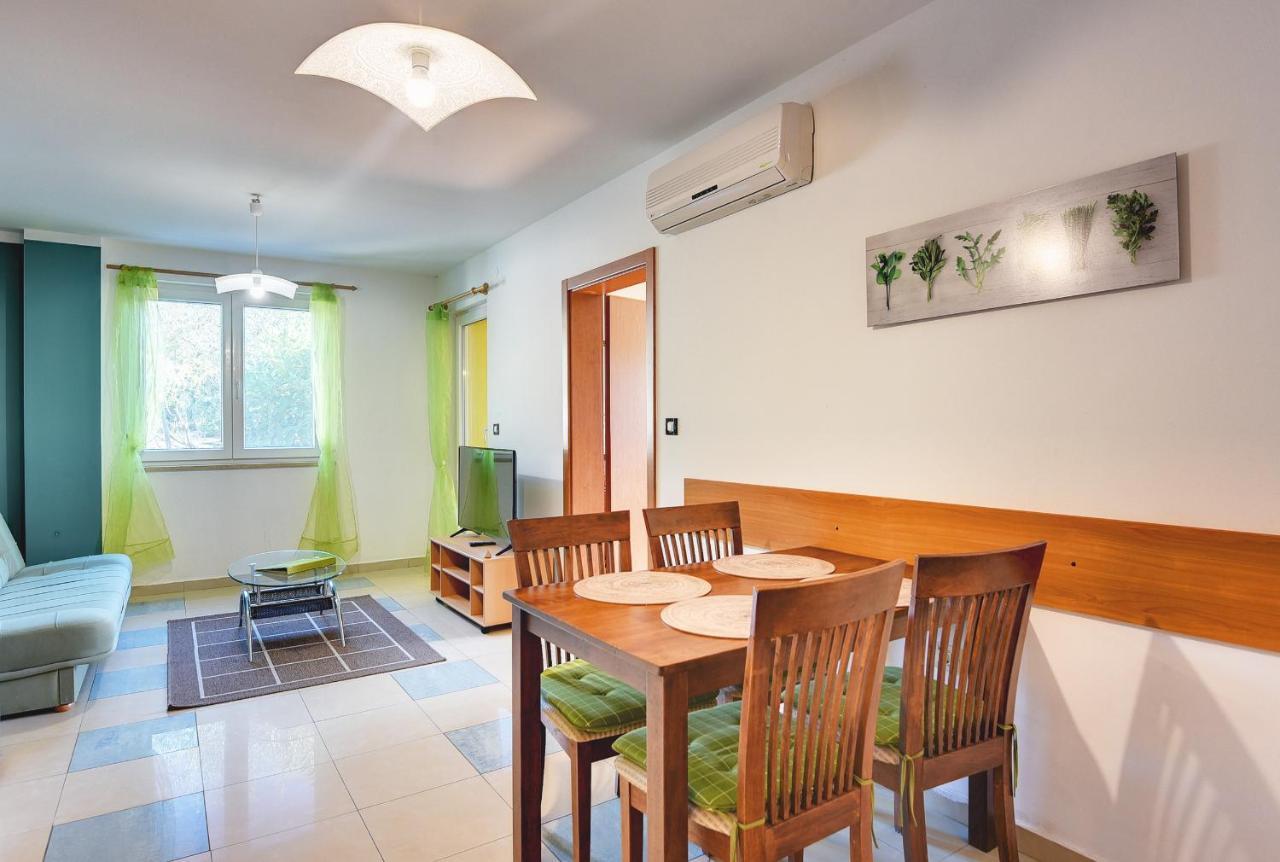 Apartments Universe Pula Exterior photo